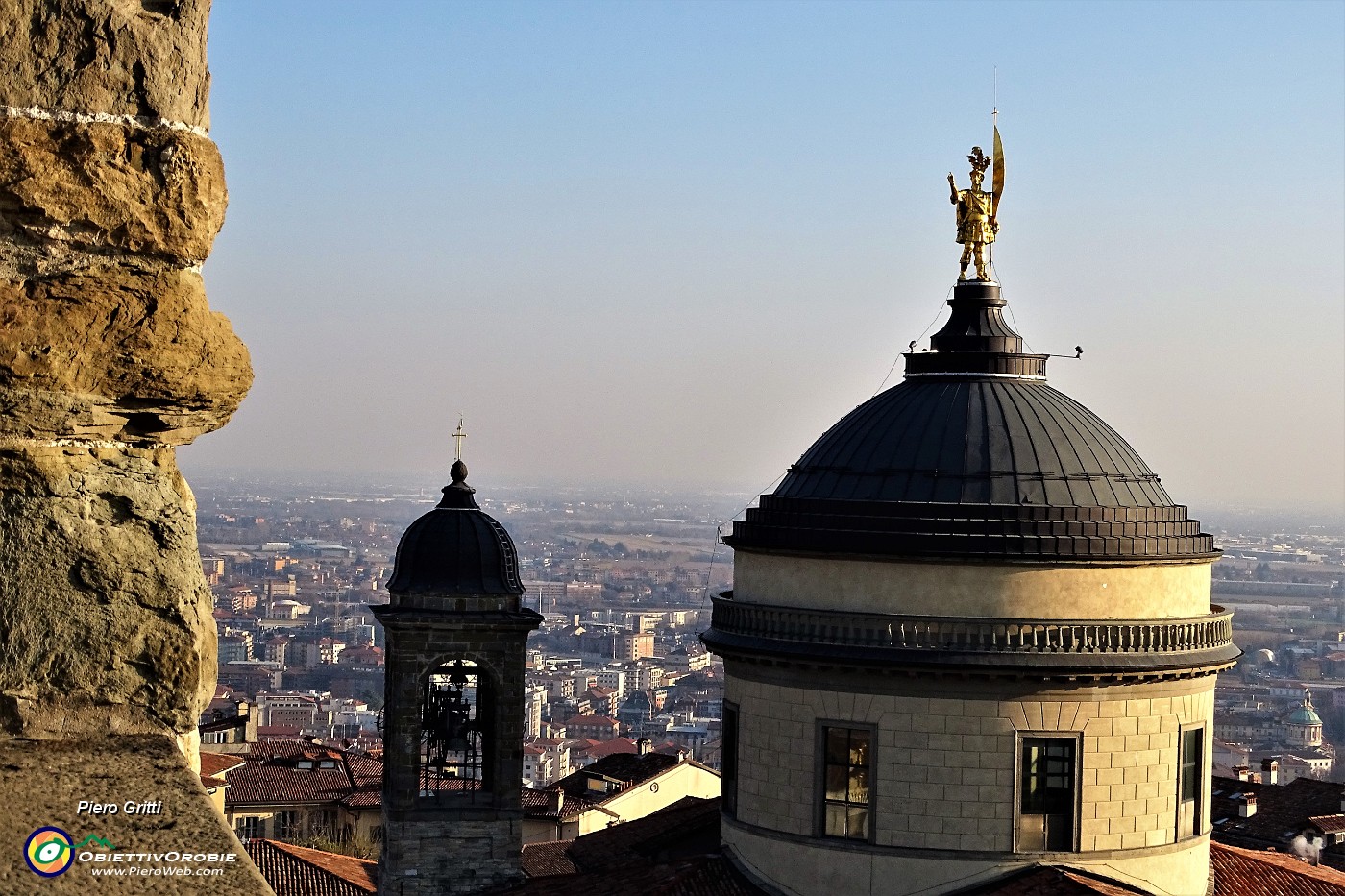 77  Dalla Torre cupola del Duomo con la statua di S. Alessandro, patrono di Bergamo.JPG